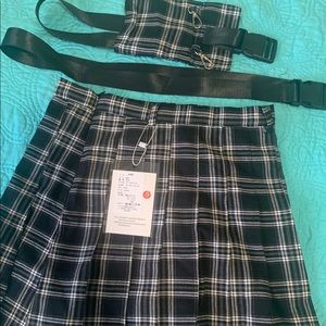 Pleated plaid skirt w/ strappy belt & beltbag